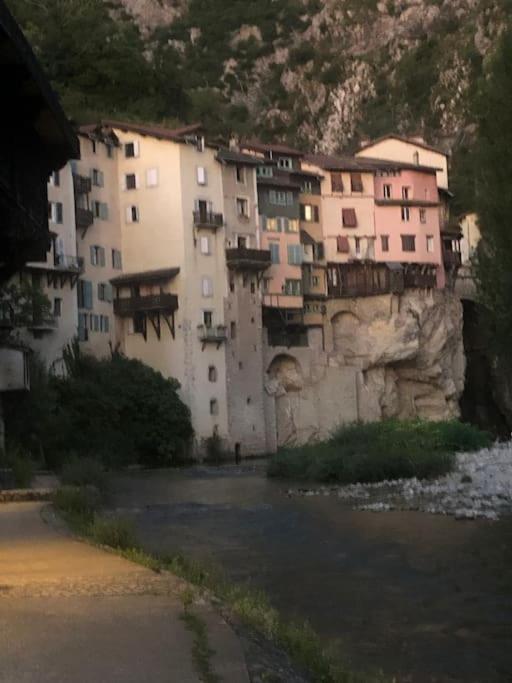 Confortable Au Pied Du Vercors Pont-en-Royans Exteriör bild