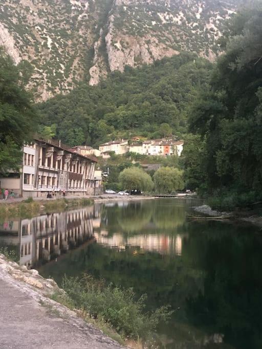Confortable Au Pied Du Vercors Pont-en-Royans Exteriör bild